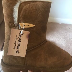 *SOLD* Bearpaw mid calf boots